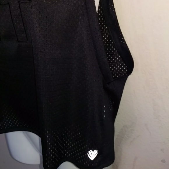 Black athletic mesh hooded workout tank top - Picture 4 of 5